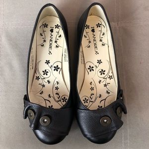Andrea Fenzi rounded toe black flats size 5